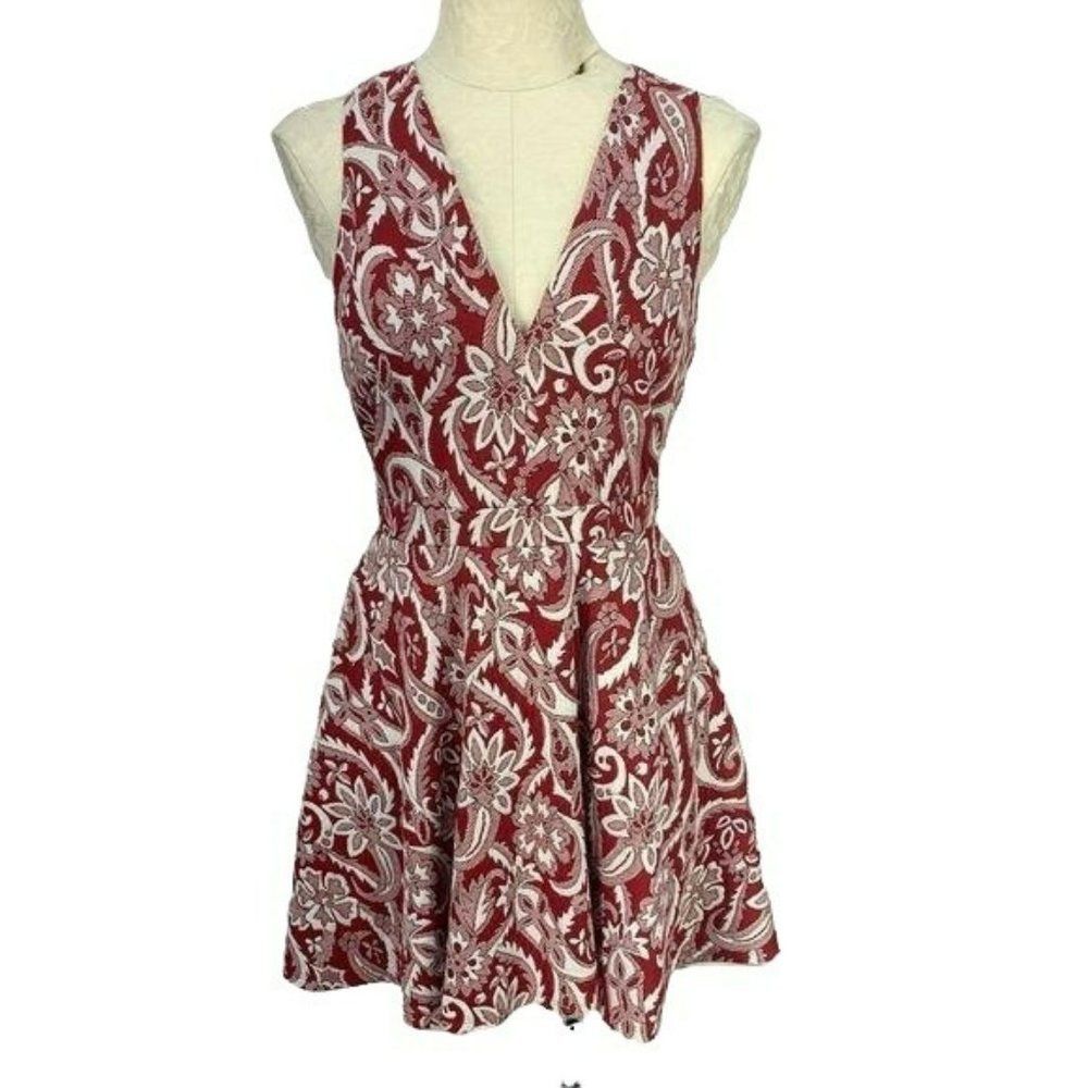 Eight Sixty Anthropologie Woman's Red Paisley V-Neck Flared Dress Size‎ Large